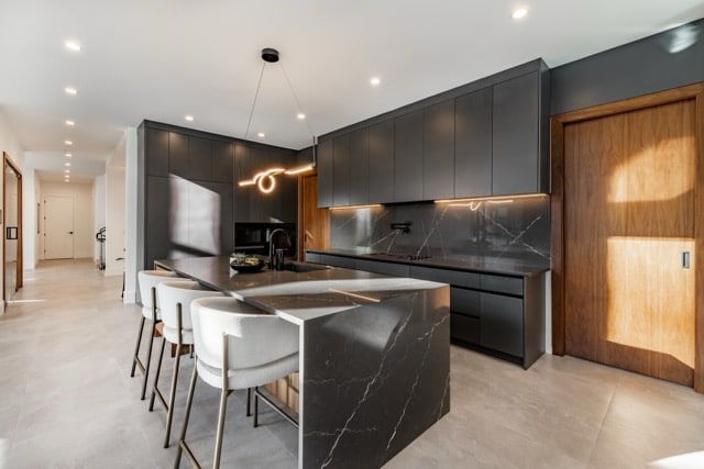 Modern kitchen with black marble surfaces, matte black cupboards, wood accents, island seating—ideal for Mortgage Broker Gold Coast.